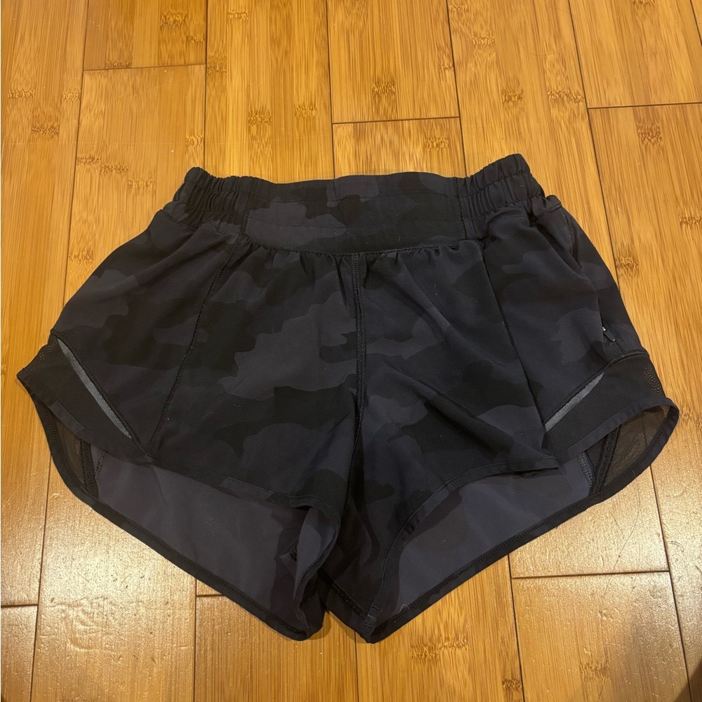 Women’s lululemon hotty hot shorts. Size 2 and 2.5 inch (low rise)